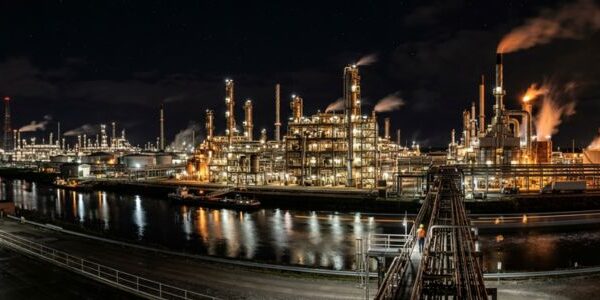 How Do Top Agitator Manufacturers Prevent Costly Batch Failures in Chemical Processing?